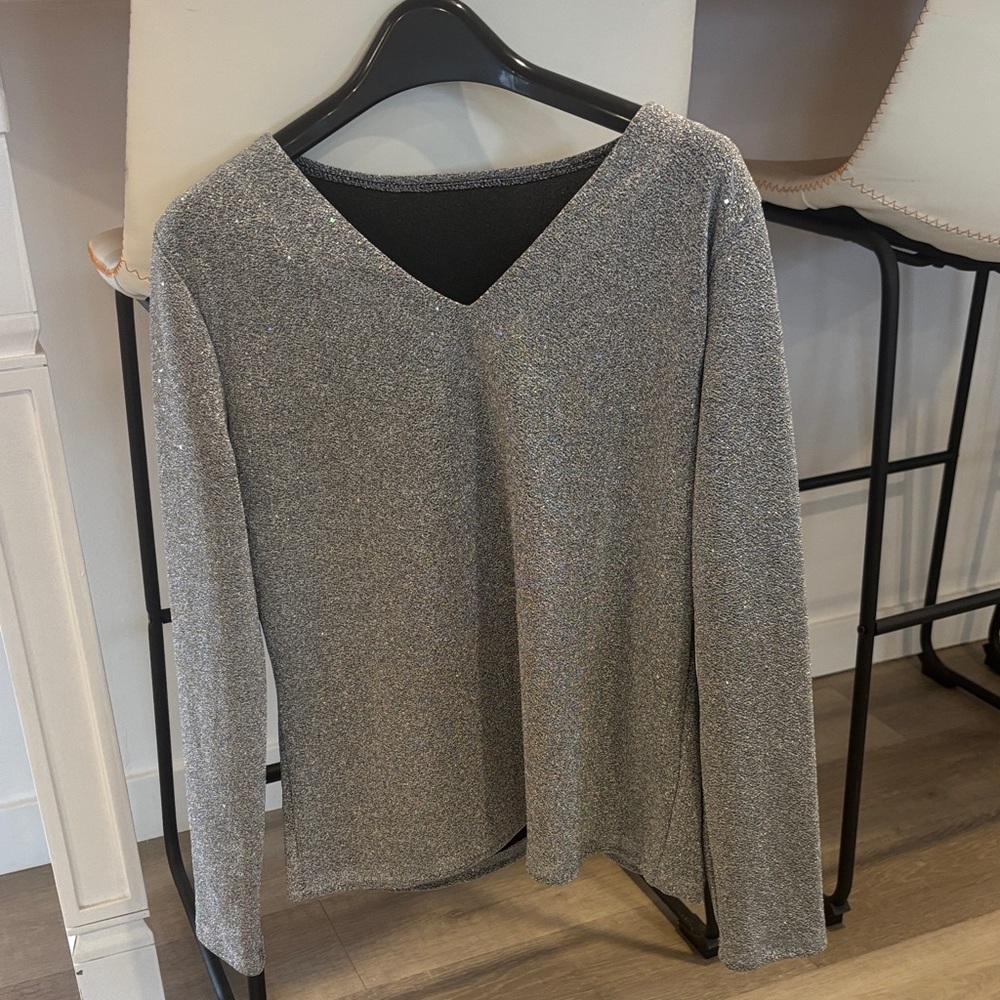 Chic Silver Novant V-Neck Blouse- size M